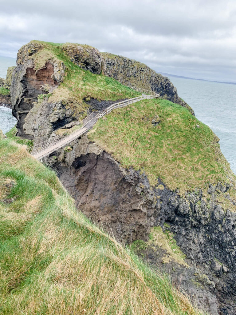 carrick-a-rede rope bridge, northern ireland
