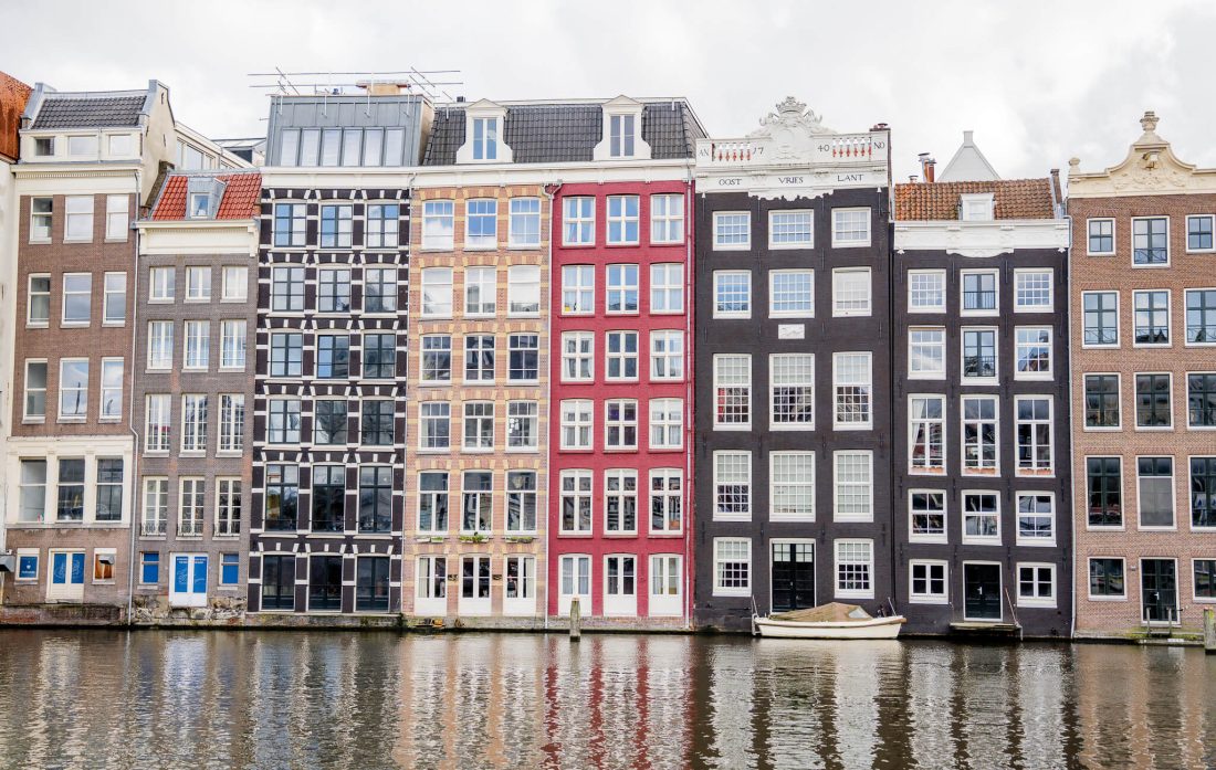 5 days in Amsterdam, Amsterdam Damrak Canal, Explore the netherlands