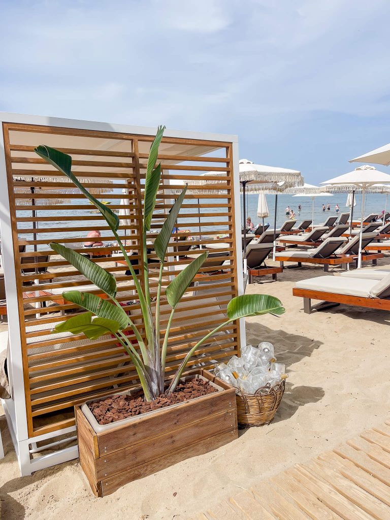 Beachcomber, stalis beach, crete