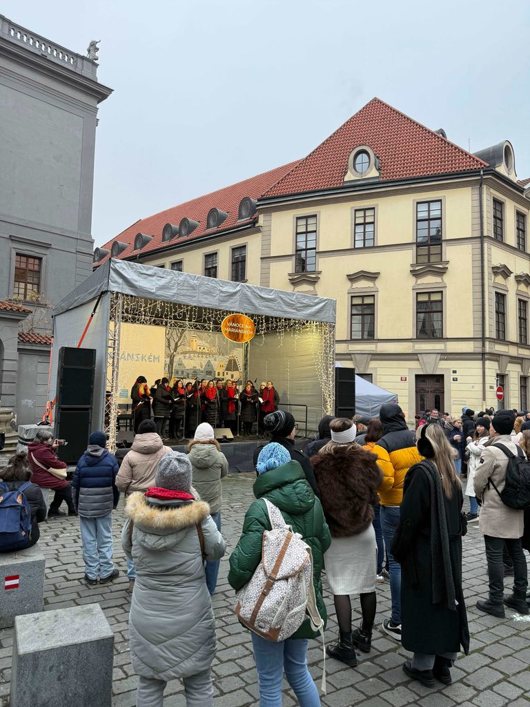 Mariรกnskรฉ Square Christmas Market.