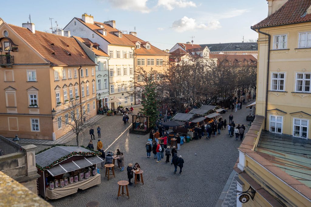 Na Kampฤ Christmas market, prague